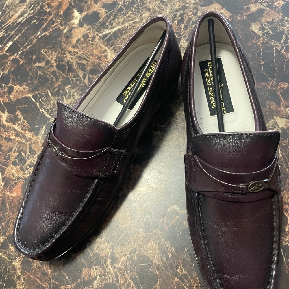Deer Stags mens leather mahogany brown slip on loafers